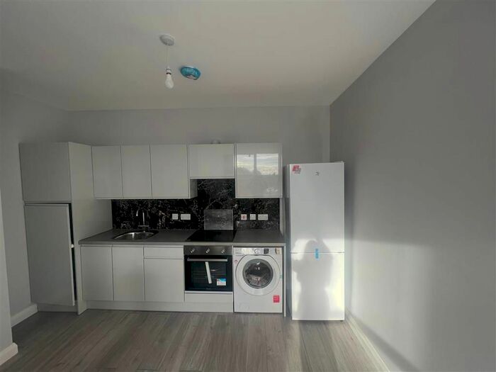 2 Bedroom Flat To Rent In Station Street, Burton-On-Trent, DE14