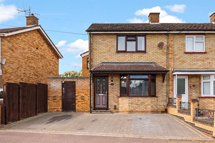 3 Bedroom End Of Terrace House For Sale In Hyde Avenue, Stotfold, SG5