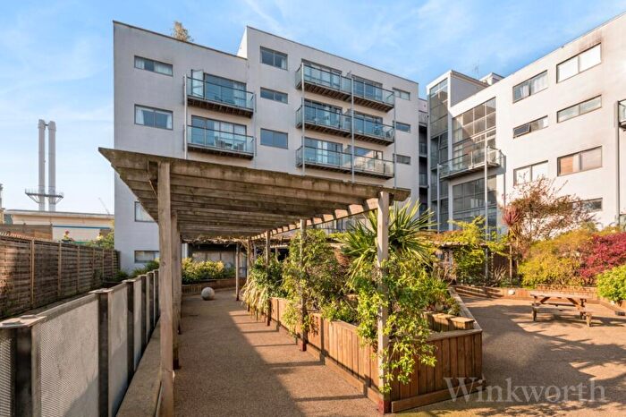 2 Bedroom Apartment To Rent In Varcoe Road, London, SE16