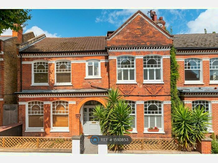 2 Bedroom Flat To Rent In Wandsworth Common, London, SW17