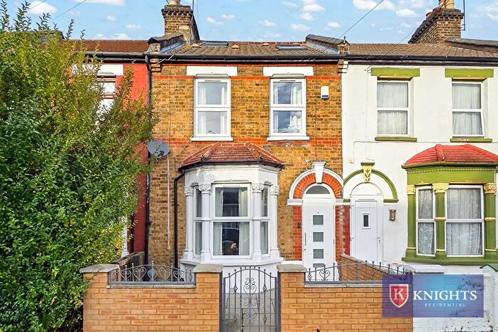 3 Bedroom Property For Sale In Hendon Road, London, N9
