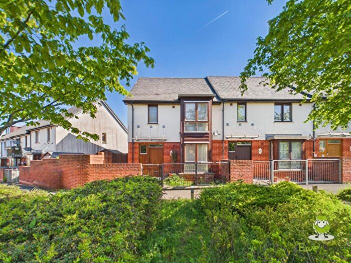 2 Bedroom End Of Terrace House For Sale In Bay Tree Way, Basingstoke, Hampshire, RG21