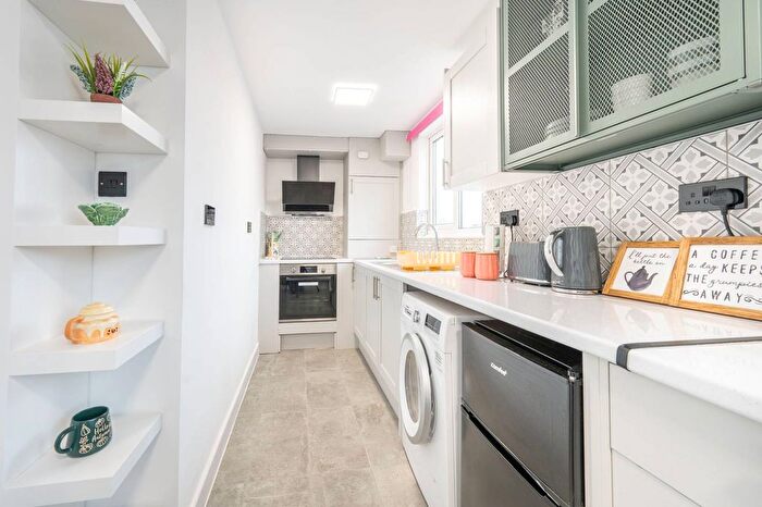 1 Bedroom Flat To Rent In Holland Road, Holland Park, London, W14