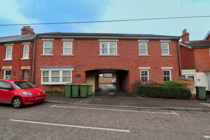 2 Bedroom Flat To Rent In Church Mews, SO32