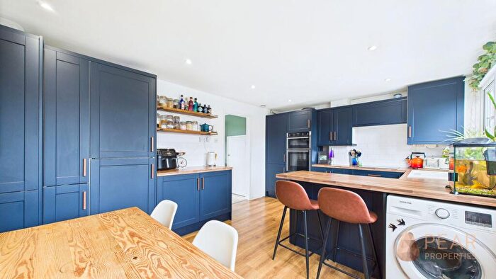 3 Bedroom End Of Terrace House For Sale In Gravelly Crescent, Lancing, BN15