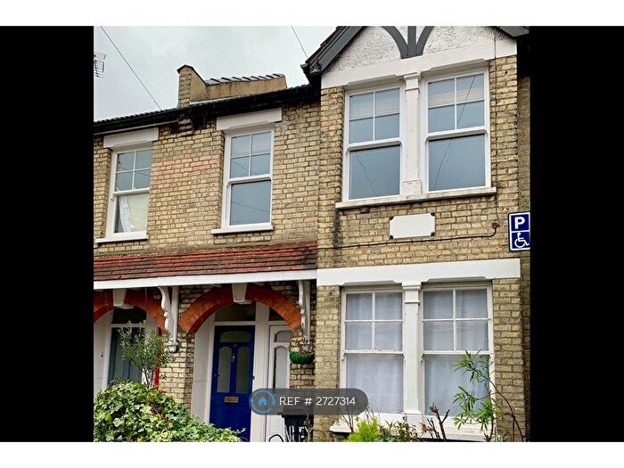 2 Bedroom Flat To Rent In Kenley Road, St Margarets, Twickenham, TW1