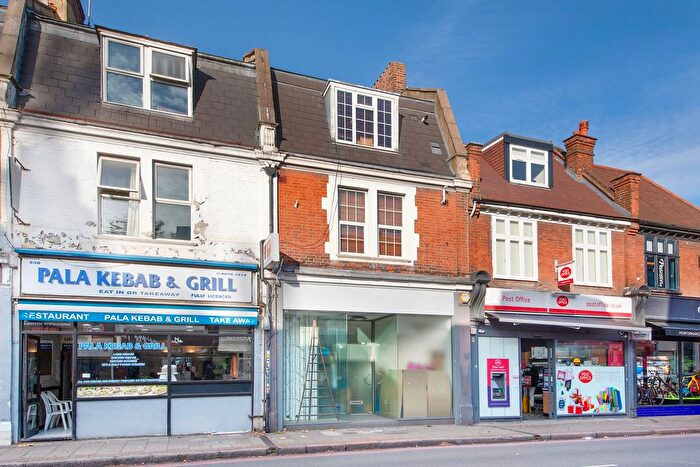 1 Bedroom Flat To Rent In Upper Richmond Road West, Sheen, SW14