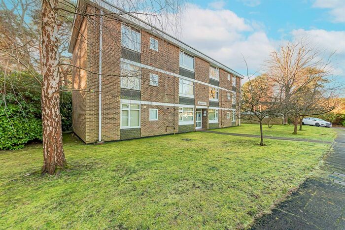 2 Bedroom Flat To Rent In Birchside, Crowthorne, RG45
