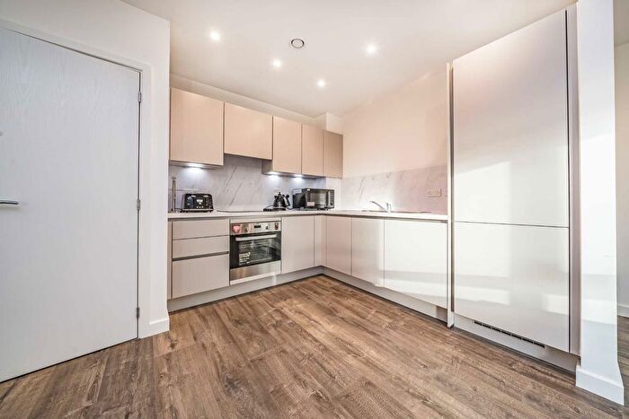 2 Bedroom Flat To Rent In East Acton Lane, London, W3