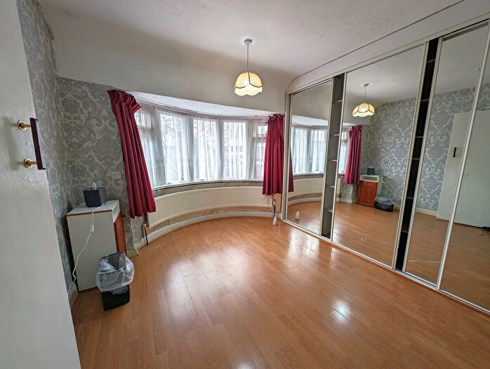 3 Bedroom End Of Terrace House For Sale In Bourne Avenue, Hayes, Greater London, UB3