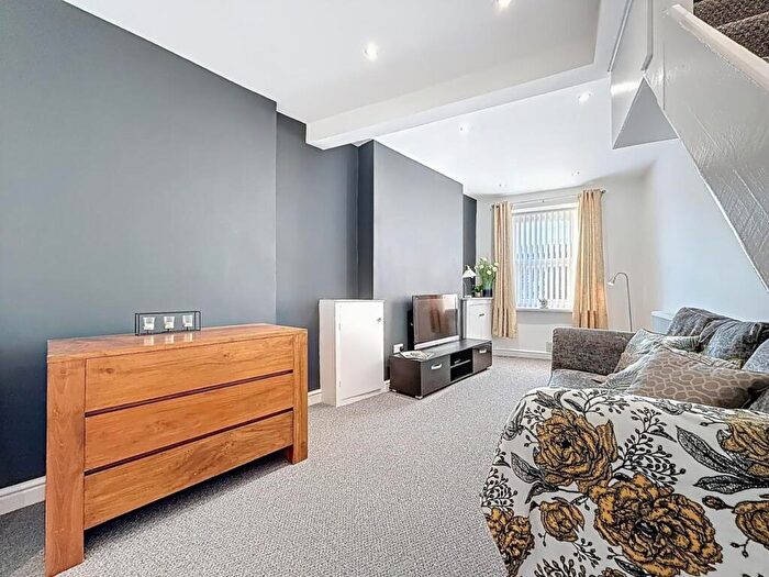 2 Bedroom End Of Terrace House To Rent In Cumnock Place, Splott, Cardiff, CF24