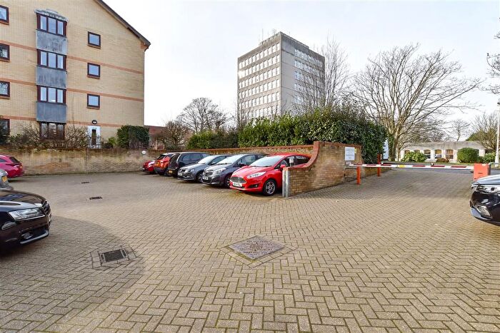 1 Bedroom Flat For Sale In Castle Hill Avenue, Folkestone, Kent, CT20