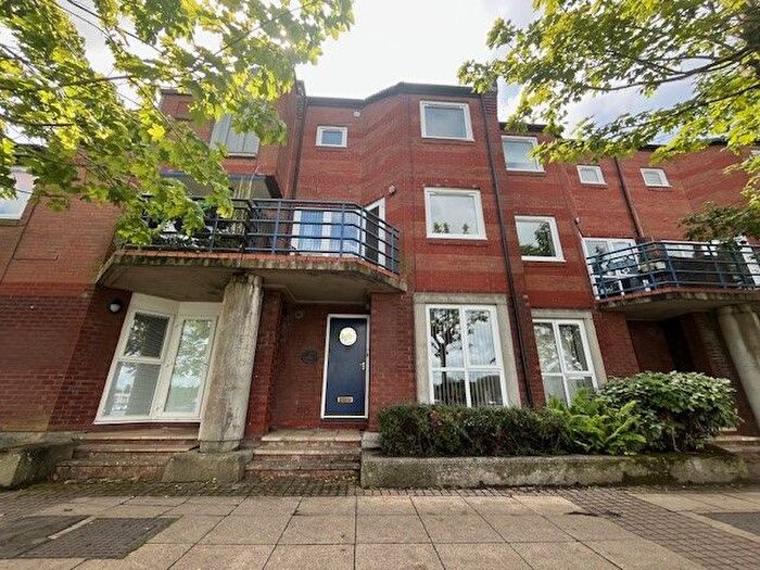 2 Bedroom Town House To Rent In Princes Reach, Ashton-On-Ribble, Preston, PR2