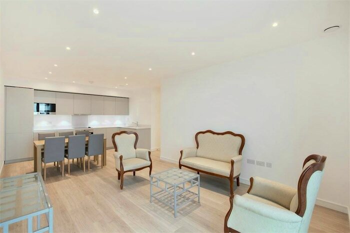 3 Bedroom Flat To Rent In Pinnacle Apartments, Saffron Central Square, Croydon, CR0