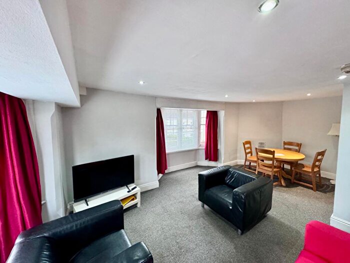 3 Bedroom Apartment To Rent In Forest Road East, Arboretum, NG7