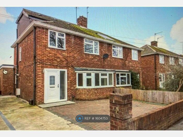4 Bedroom Semi-Detached House To Rent In Brightside Avenue, Staines-Upon-Thames, TW18