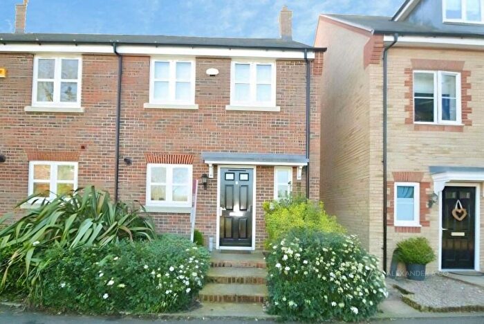 2 Bedroom House To Rent In Featherbed Close, Winslow, Buckingham, MK18