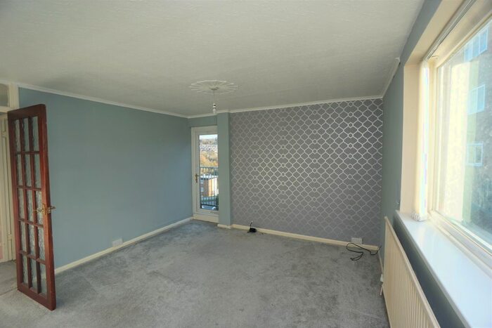 3 Bedroom Town House To Rent In Blackstock Road, Sheffield, South Yorkshire S14