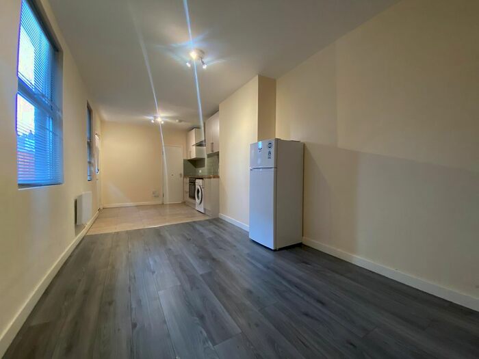 2 Bedroom Flat To Rent In St. Pauls Road, London N17