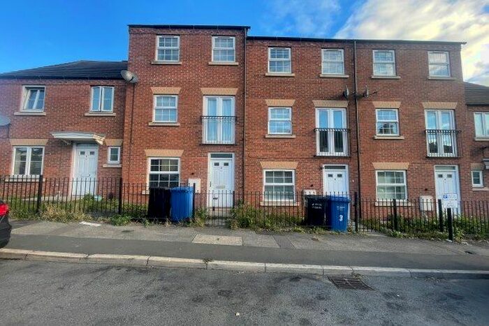 3 Bedroom Property To Rent In Richmond Gardens, Chesterfield, S41