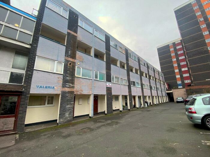 3 Bedroom Flat To Rent In St. Cecilia Close, Kidderminster, DY10