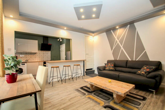 3 Bedroom Terraced House To Rent In Quarry Mount Place, Woodhouse, LS6