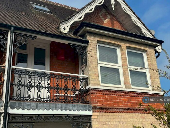 1 Bedroom Flat To Rent In London Road, Redhill, RH1