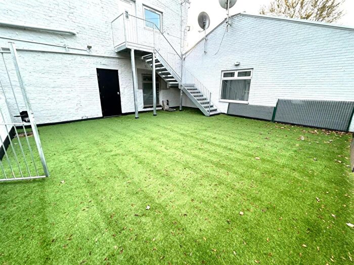 3 Bedroom Apartment To Rent In Berry Brow, Manchester, M40