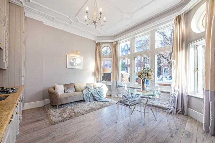 1 Bedroom Flat For Sale In Frognal, Hampstead, London, NW3