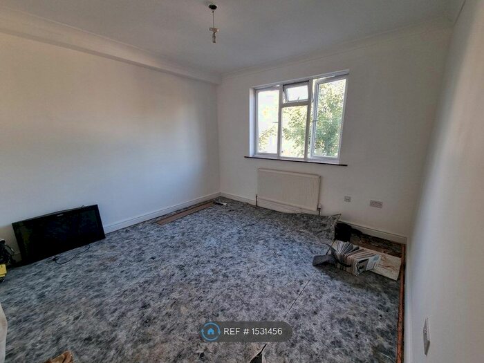 3 Bedroom Semi-Detached House To Rent In Grange Road, Gravesend, DA11