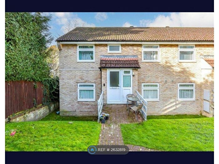 2 Bedroom Maisonette To Rent In Fairlight Court, Tonbridge, TN10