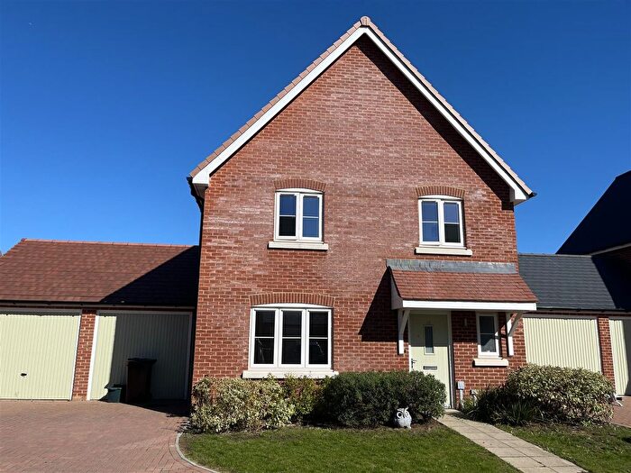 4 Bedroom Detached House To Rent In Hazel Close, Paddock Wood, TN12