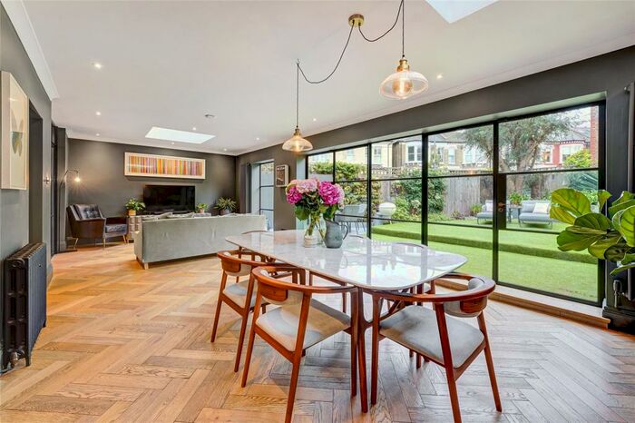 6 Bedroom Semi-Detached House To Rent In Balham Park Road, London, SW12
