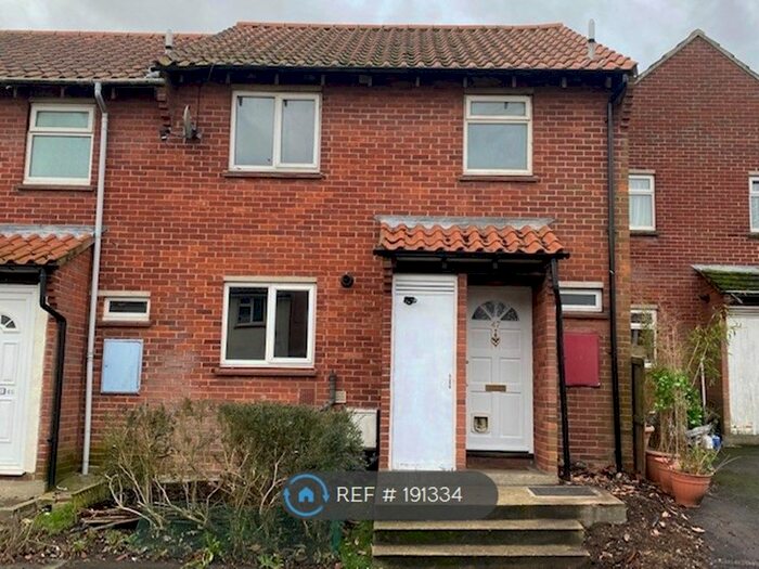 3 Bedroom End Of Terrace House To Rent In Chestnut Way, Tiptree, Colchester, CO5