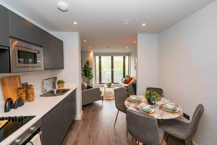 2 Bedroom Apartment To Rent In Parliament Square Crump St, Liverpool, Merseyside, L1