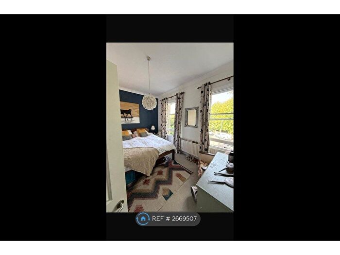 2 Bedroom Flat To Rent In Balham, London, SW12