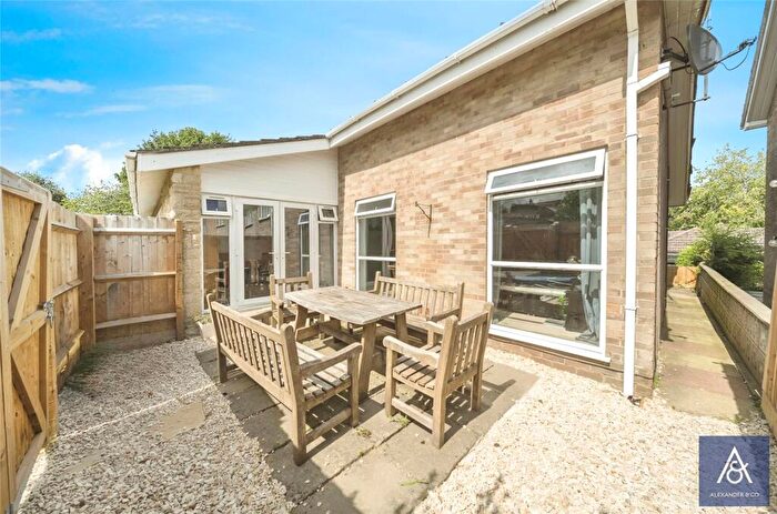 4 Bedroom Bungalow For Sale In Valley Road, Brackley, Northamptonshire, NN13