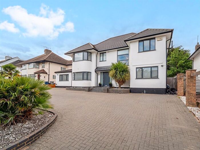 7 Bedroom Detached House For Sale In St. Margarets Road, Edgware, HA8