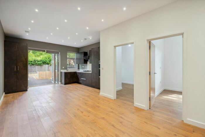 2 Bedroom Flat To Rent In London Road, Twickenham, TW1