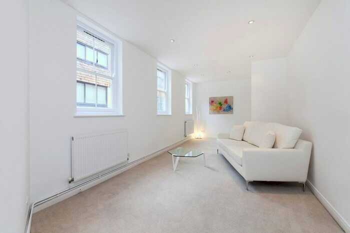 1 Bedroom Flat To Rent In Cleveland Street, London, W1T