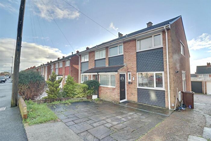 3 Bedroom Semi Detached House For Sale In Cranborne Road, Portsmouth, PO6