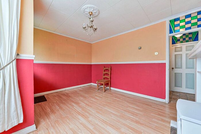 1 Bedroom Flat For Sale In Buxton Court, Thoresby Street, Old Street, London, N1