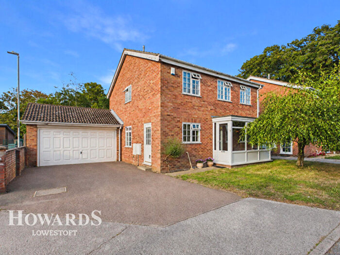 4 Bedroom Detached House For Sale In Murillo Drive, Lowestoft, NR32