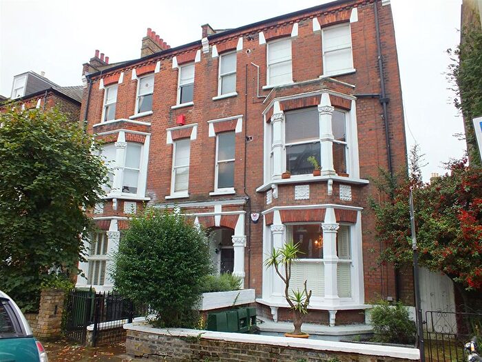 2 Bedroom Flat To Rent In Savernake Road, London, NW3