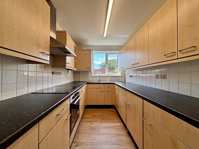 2 Bedroom Flat To Rent In Albemarle Road, Beckenham, BR3