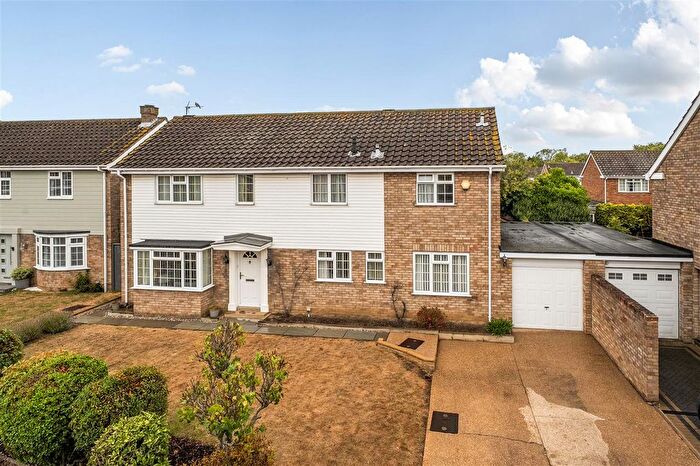 4 Bedroom Detached House For Sale In Barnstaple Road, Bedford, MK40