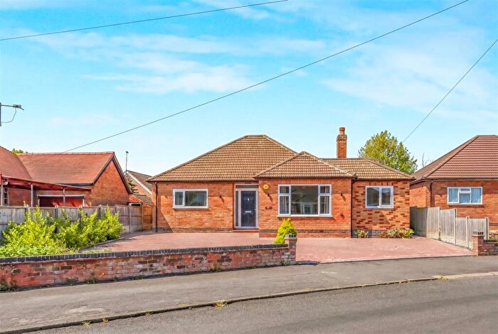 4 Bedroom Detached Bungalow For Sale In Newfield Avenue, Kenilworth, CV8