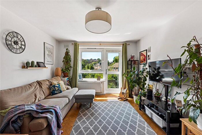 1 Bedroom Apartment For Sale In Albert Road, London, N15