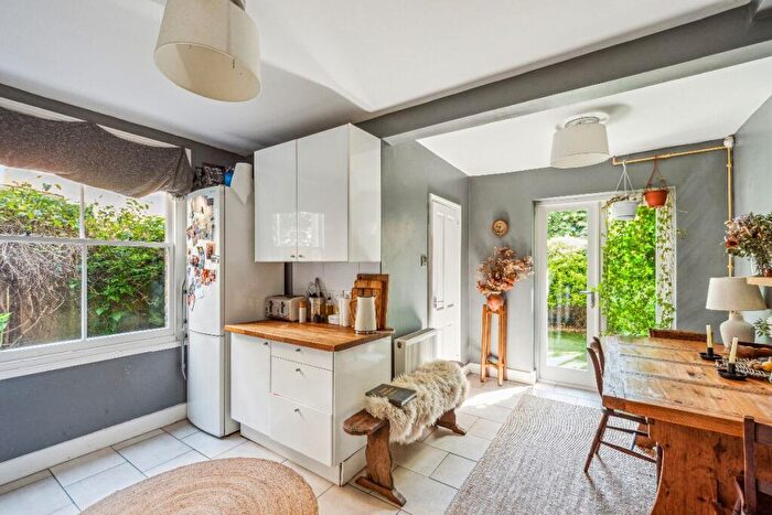 2 Bedroom Maisonette For Sale In Cowley Road, SW14
