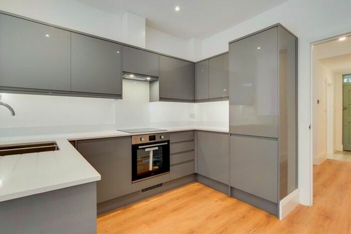 1 Bedroom Terraced House To Rent In Shacklegate Lane, Teddington, London TW11